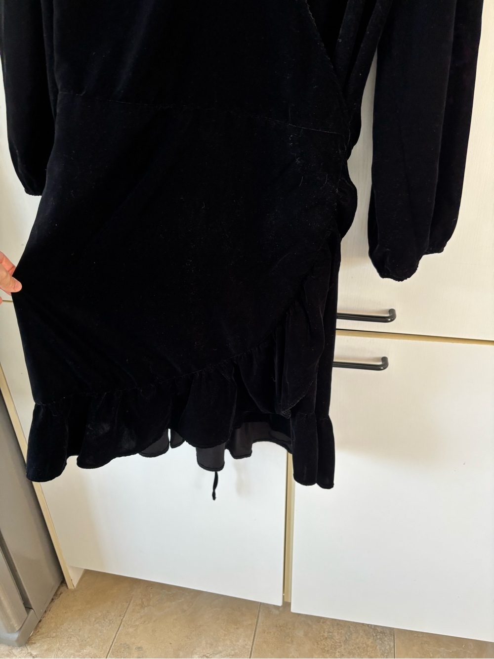 GAP Velvet Wrap Dress XXL Black Long Sleeve Ruffle Hem Waist Tie Plus Size - Picture 12 of 12